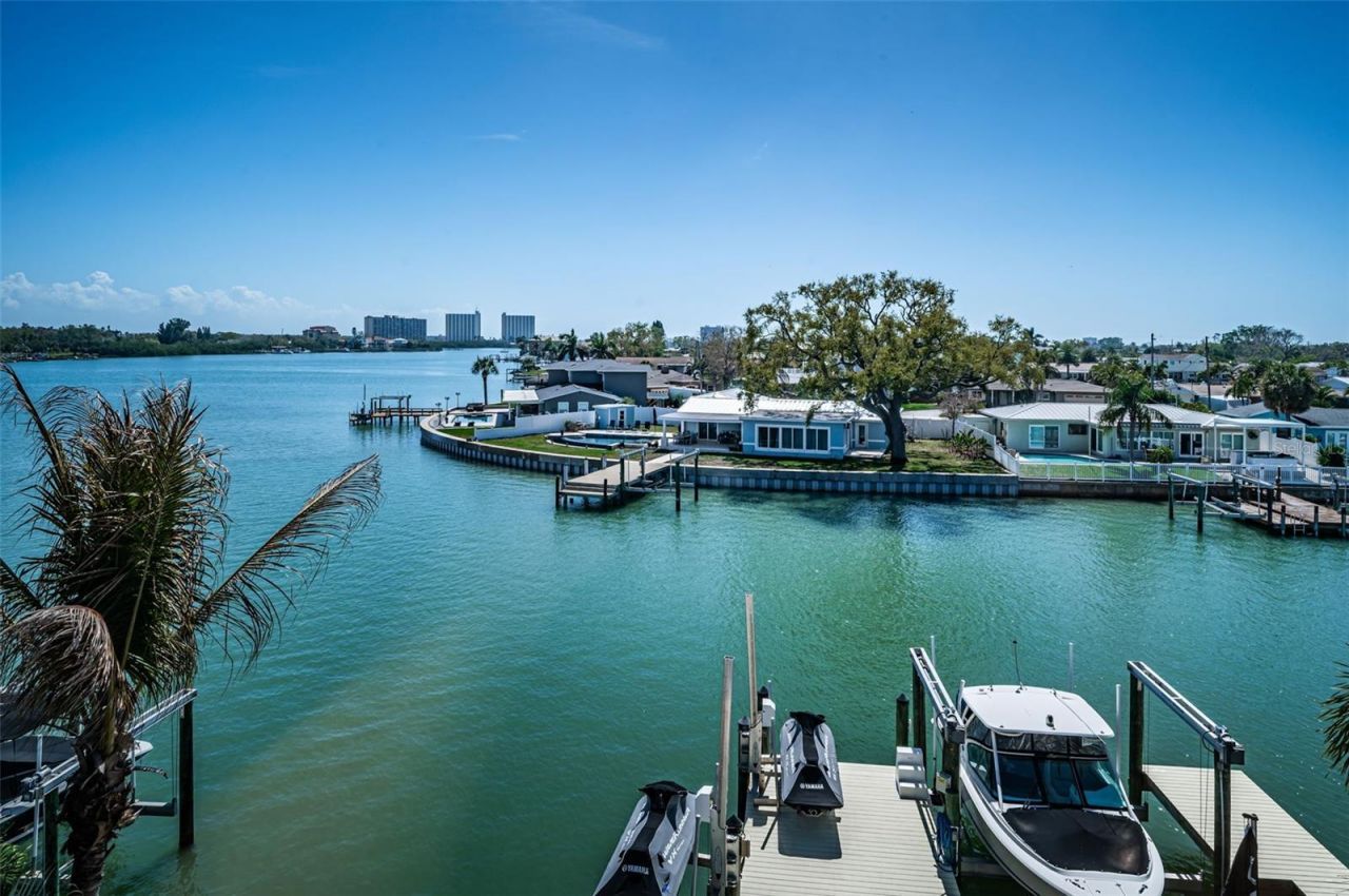 7822 Causeway Boulevard S, Saint Petersburg, FL 33707 Photo