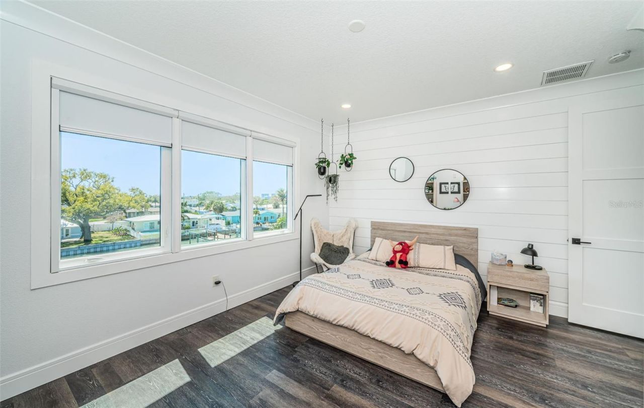 7822 Causeway Boulevard S, Saint Petersburg, FL 33707 Photo