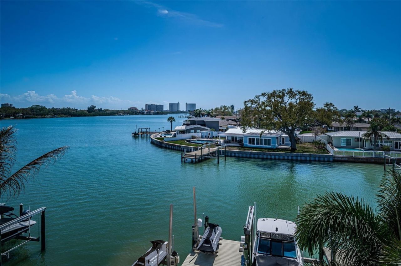 7822 Causeway Boulevard S, Saint Petersburg, FL 33707 Photo