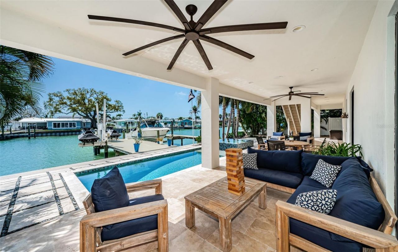 7822 Causeway Boulevard S, Saint Petersburg, FL 33707 Photo