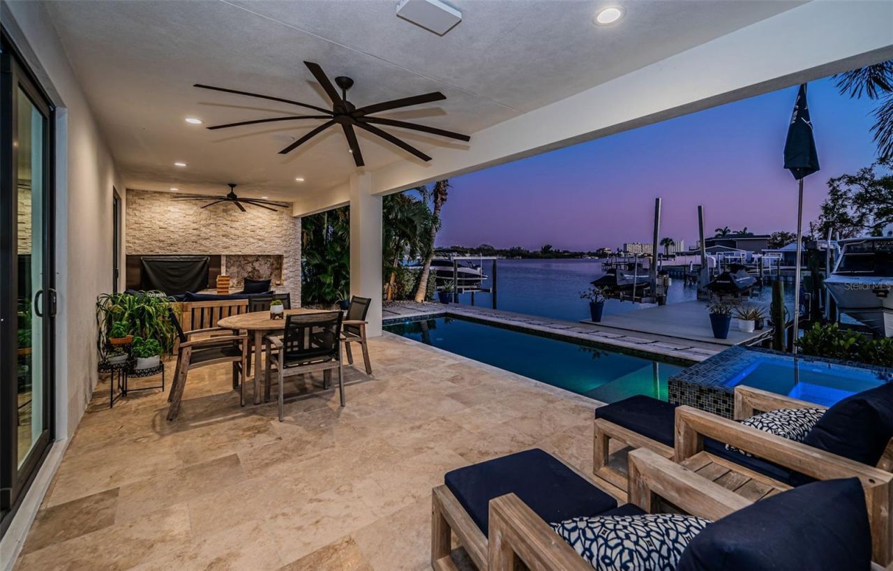 7822 Causeway Boulevard S, Saint Petersburg, FL 33707 Photo