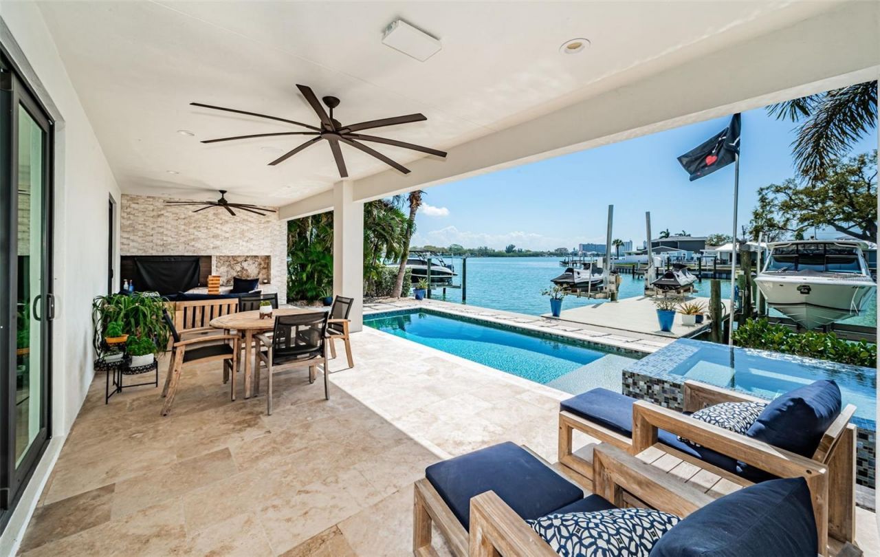 7822 Causeway Boulevard S, Saint Petersburg, FL 33707 Photo