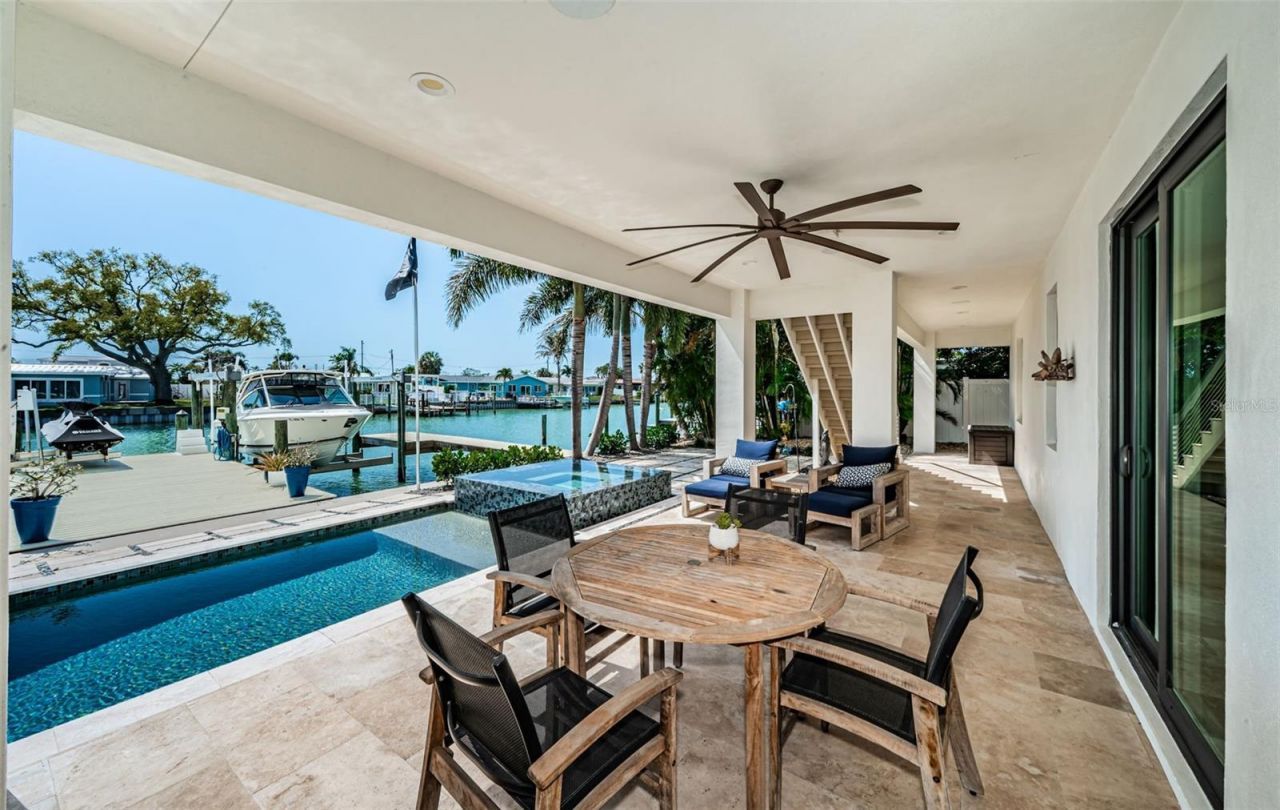 7822 Causeway Boulevard S, Saint Petersburg, FL 33707 Photo