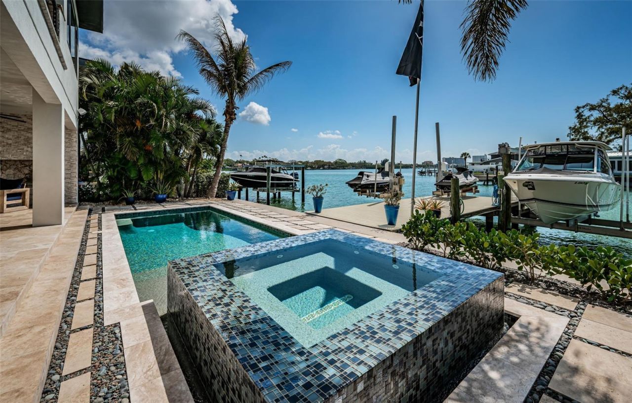 7822 Causeway Boulevard S, Saint Petersburg, FL 33707 Photo