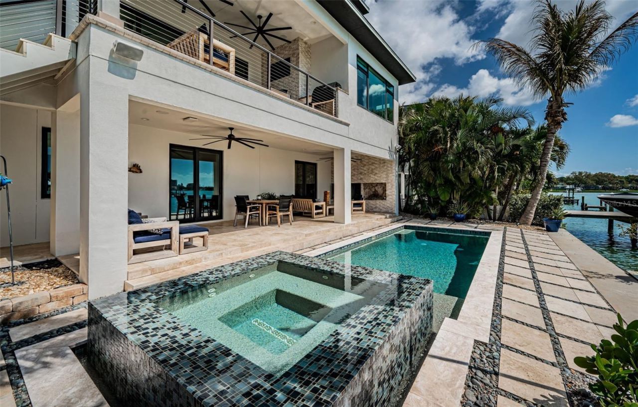 7822 Causeway Boulevard S, Saint Petersburg, FL 33707 Photo