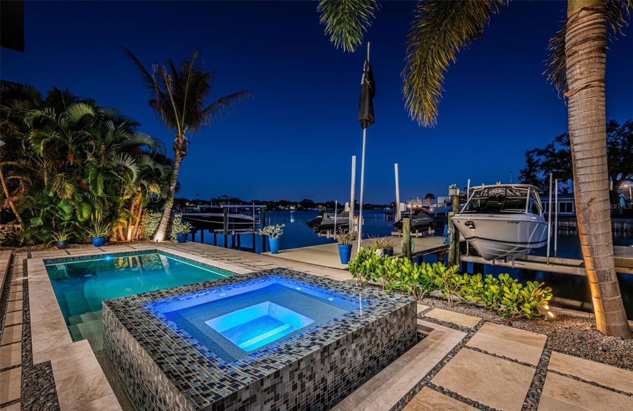 7822 Causeway Boulevard S, Saint Petersburg, FL 33707 Photo