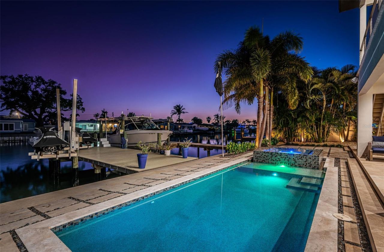 7822 Causeway Boulevard S, Saint Petersburg, FL 33707 Photo