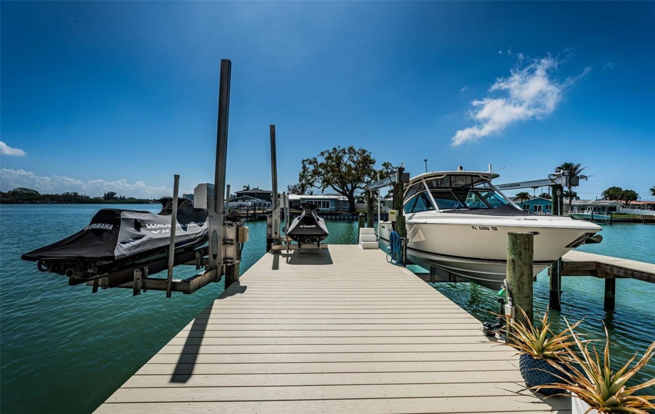 7822 Causeway Boulevard S, Saint Petersburg, FL 33707 Photo