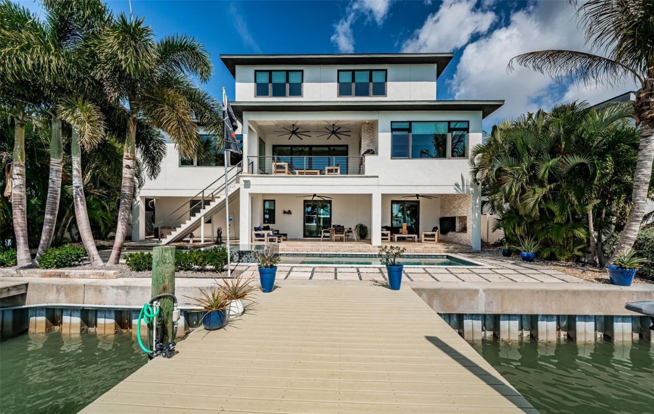 7822 Causeway Boulevard S, Saint Petersburg, FL 33707 Photo