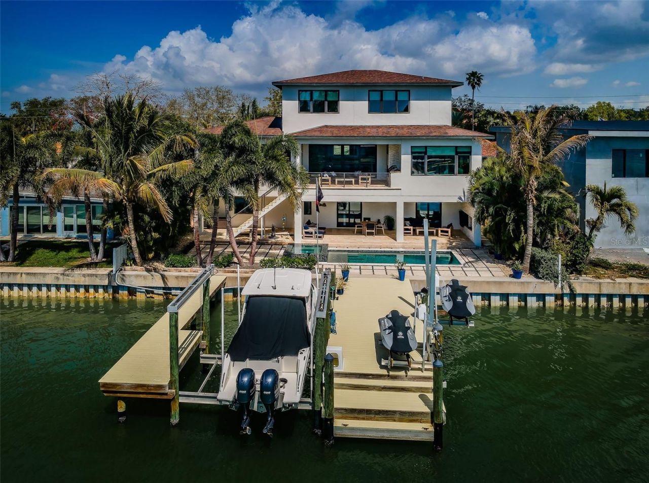 7822 Causeway Boulevard S, Saint Petersburg, FL 33707 Photo