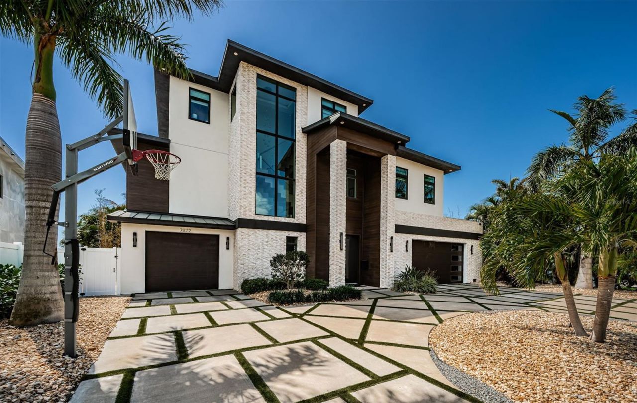 7822 Causeway Boulevard S, Saint Petersburg, FL 33707 Photo