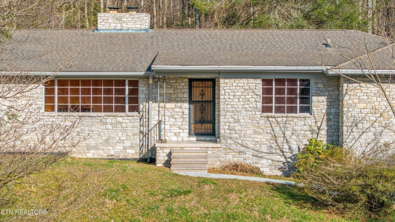 683 Webster Rd, Harriman, TN 37748 Main Photo