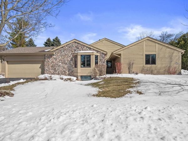 N80W13596 River Park DRIVE, Unit 16/3/E, Menomonee Falls, WI 53051