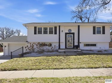 9157 Taylor Street , Omaha, NE 68134