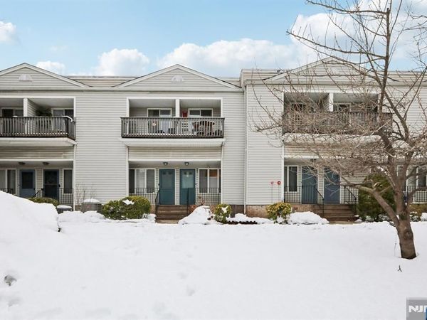 25 Willow Wood Square 25, Unit 25, EAST RUTHERFORD, NJ 07073