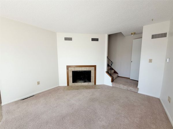 1504 N 9th Avenue Place E, Newton, IA 50208