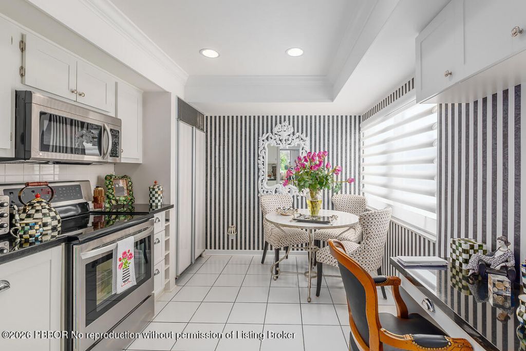 250 Bradley Place, Unit 202, Palm Beach, FL 33480 Photo