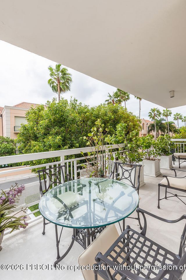 250 Bradley Place, Unit 202, Palm Beach, FL 33480 Photo