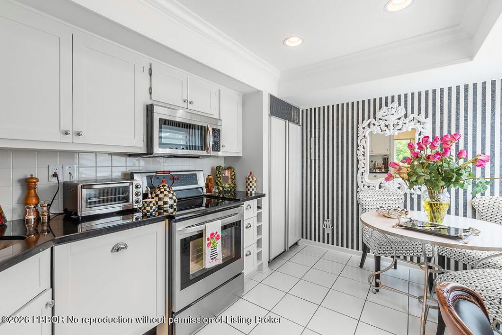 250 Bradley Place, Unit 202, Palm Beach, FL 33480 Photo