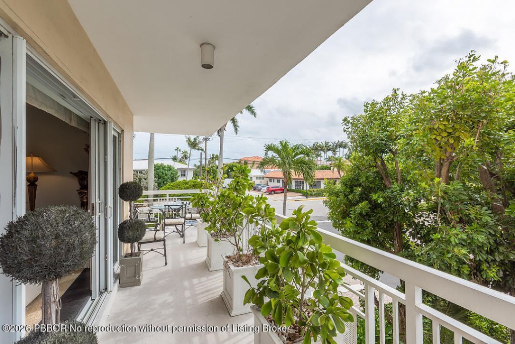 250 Bradley Place, Unit 202, Palm Beach, FL 33480 Photo