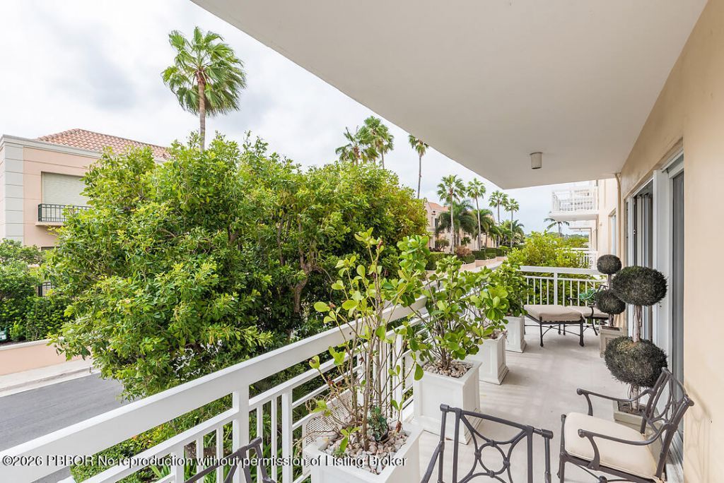 250 Bradley Place, Unit 202, Palm Beach, FL 33480 Photo