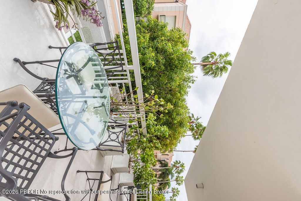 250 Bradley Place, Unit 202, Palm Beach, FL 33480 Photo