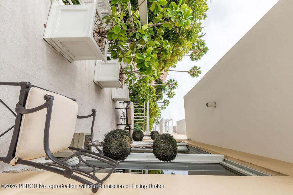 250 Bradley Place, Unit 202, Palm Beach, FL 33480 Photo