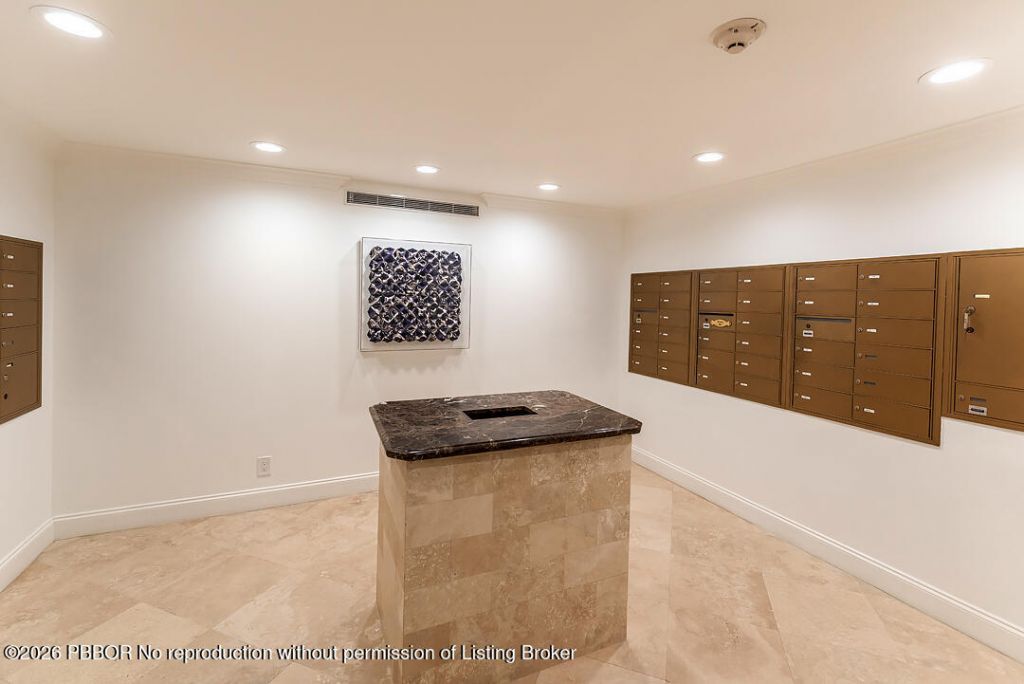 250 Bradley Place, Unit 202, Palm Beach, FL 33480 Photo