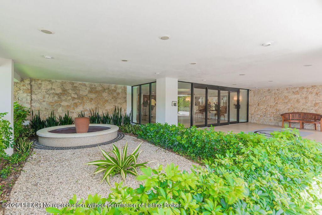 250 Bradley Place, Unit 202, Palm Beach, FL 33480 Photo