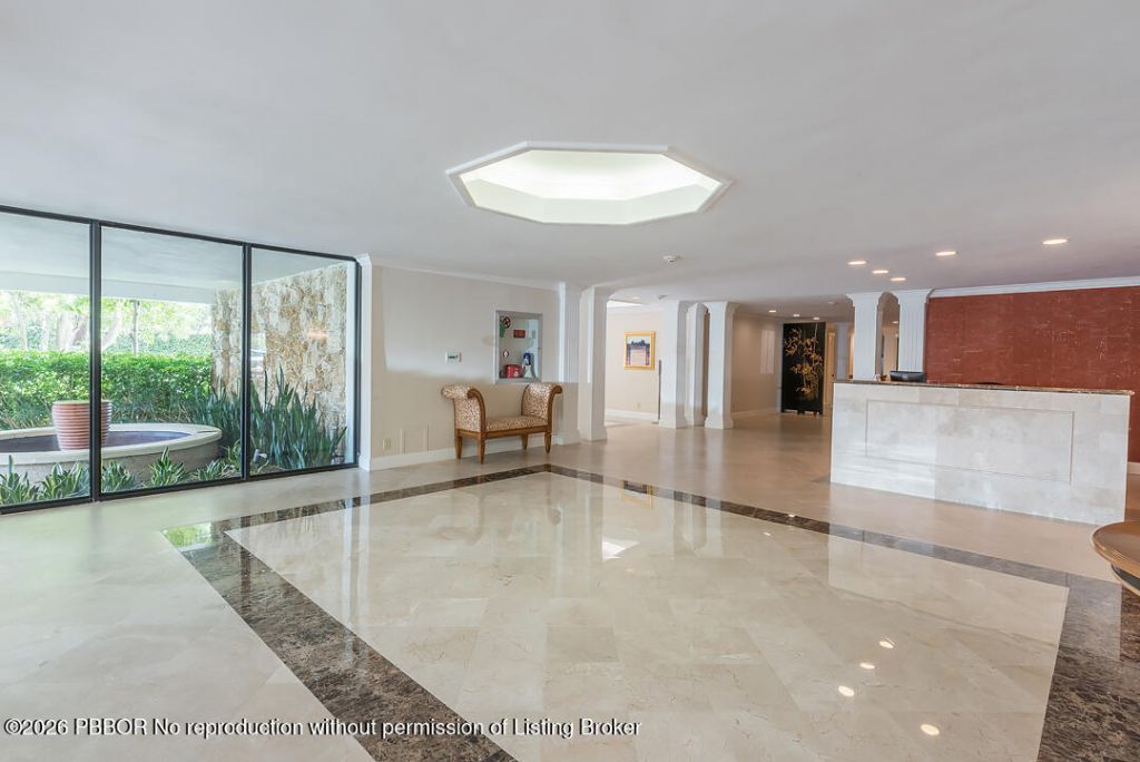 250 Bradley Place, Unit 202, Palm Beach, FL 33480 Photo