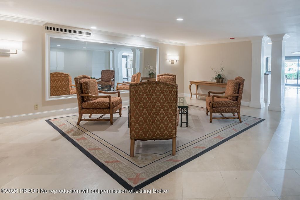 250 Bradley Place, Unit 202, Palm Beach, FL 33480 Photo