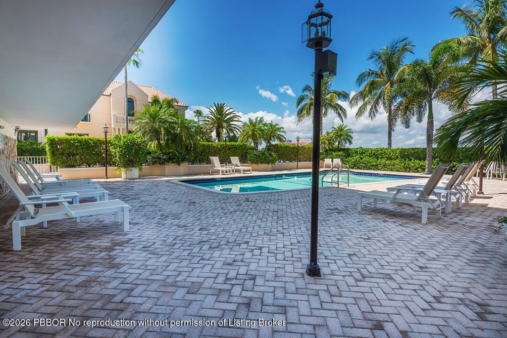 250 Bradley Place, Unit 202, Palm Beach, FL 33480 Photo