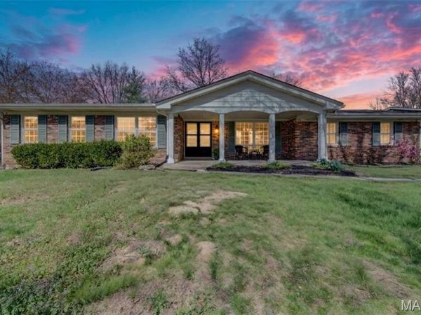323 Chipley Circle, Ballwin, MO 63011