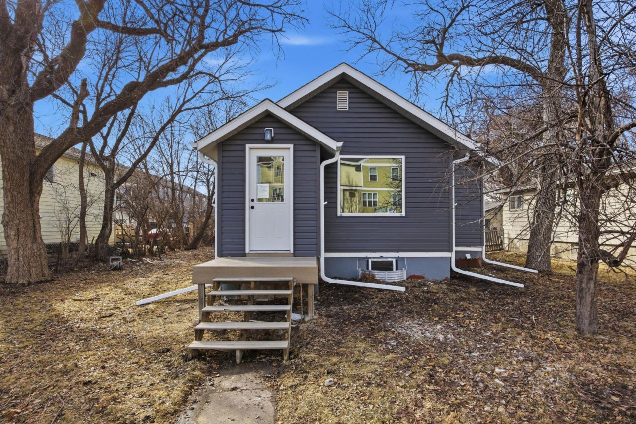 1108 18th Street N, Fargo, ND 58102 Main Photo