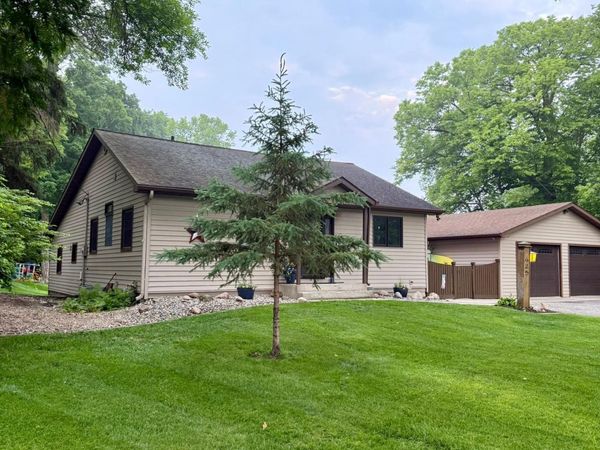 425 Shorewood Drive, Detroit Lakes, MN 56501