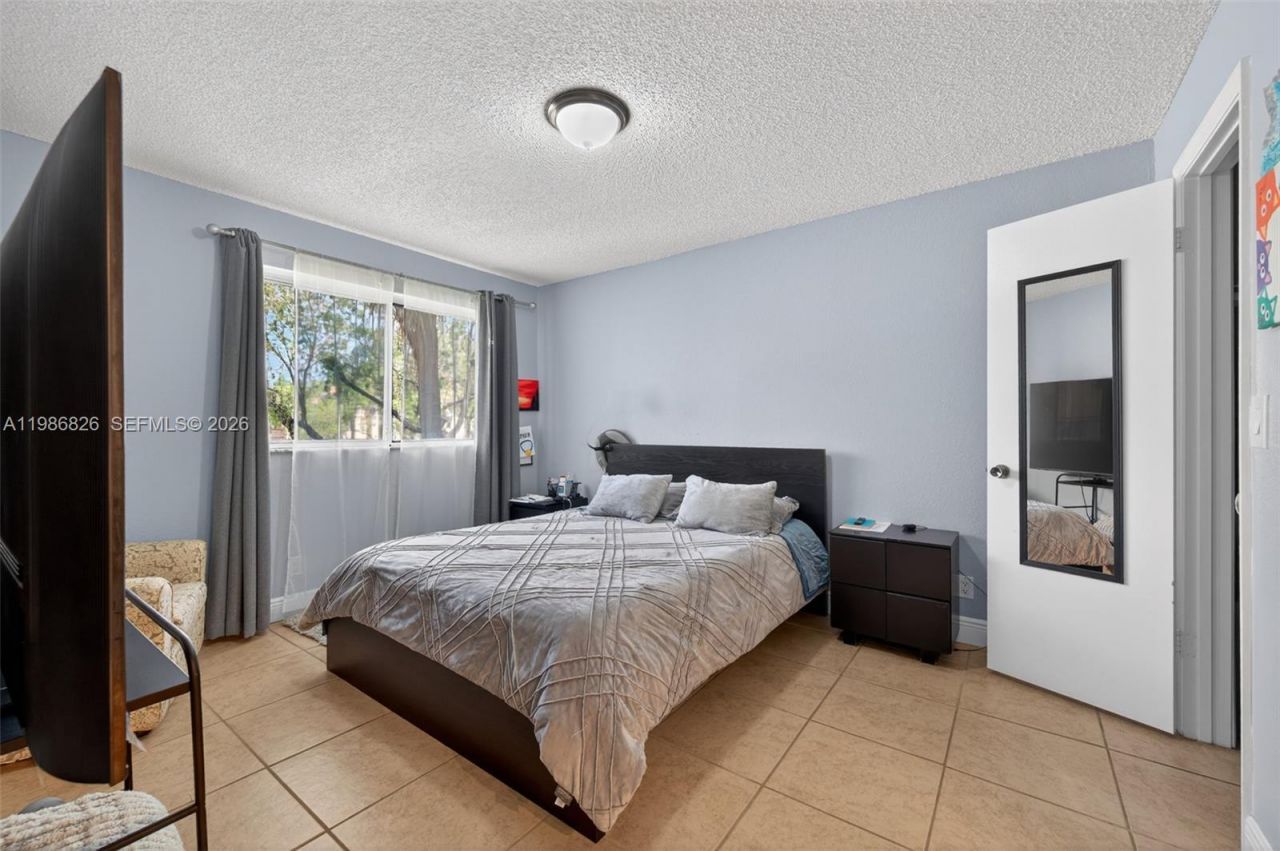 3400 N Pinewalk Dr N, Unit 923, Margate, FL 33063 Photo