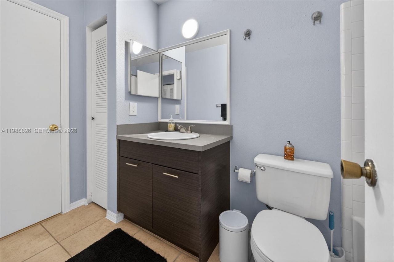 3400 N Pinewalk Dr N, Unit 923, Margate, FL 33063 Photo