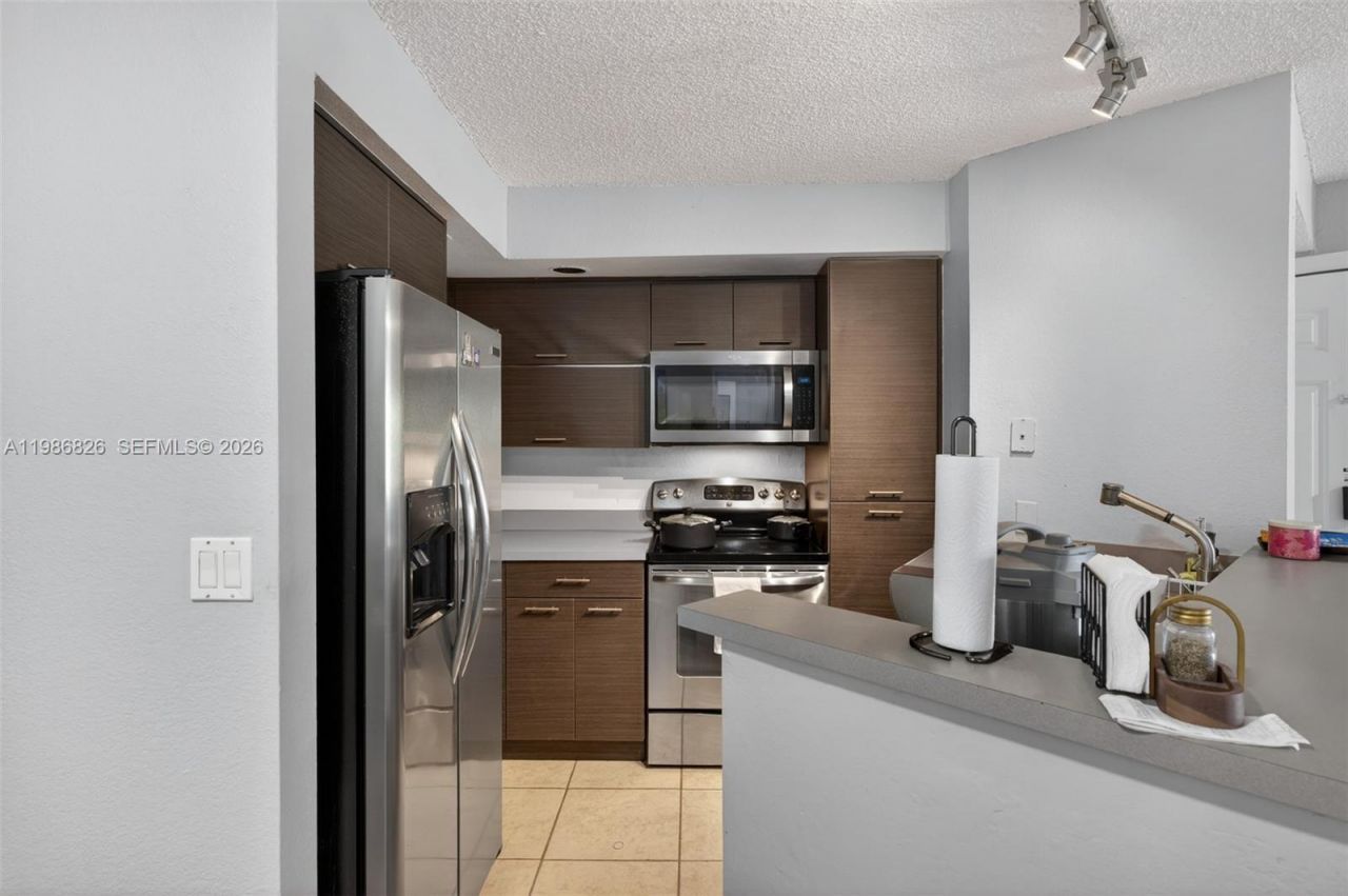 3400 N Pinewalk Dr N, Unit 923, Margate, FL 33063 Photo