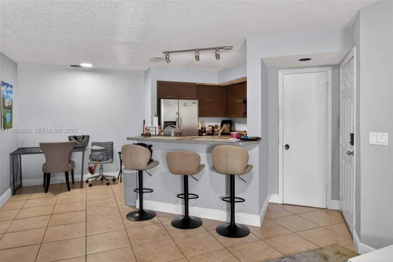 3400 N Pinewalk Dr N, Unit 923, Margate, FL 33063 Photo