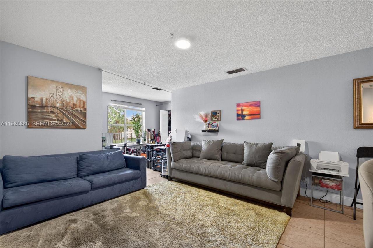 3400 N Pinewalk Dr N, Unit 923, Margate, FL 33063 Photo