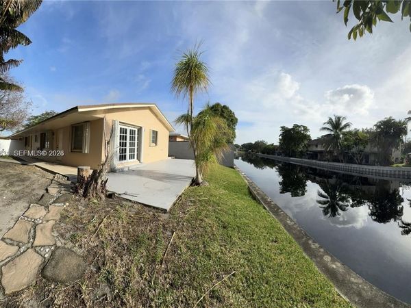 590 NE 20th St, Unit 2, Wilton Manors, FL 33305