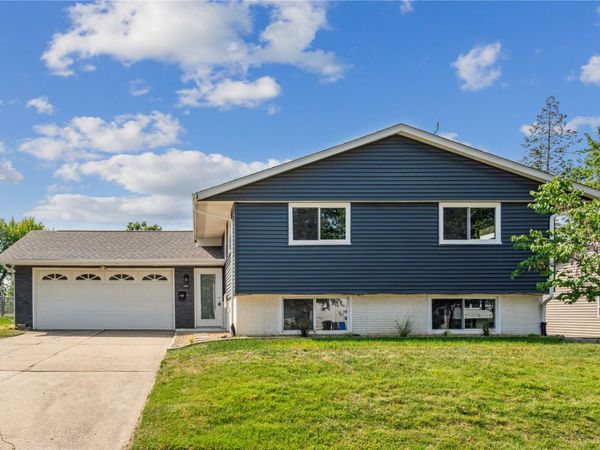 4417 Twin Pine Drive NE, Cedar Rapids, IA 52402