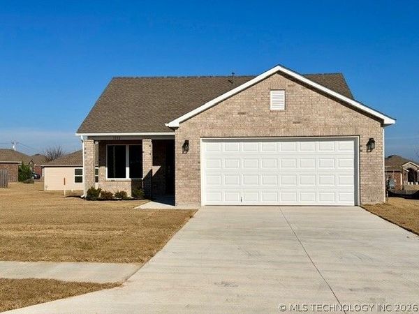 1112 Raven Drive , Claremore, OK 74019