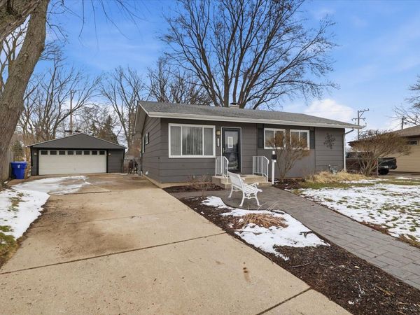 1902 84th St, Kenosha, WI 53143