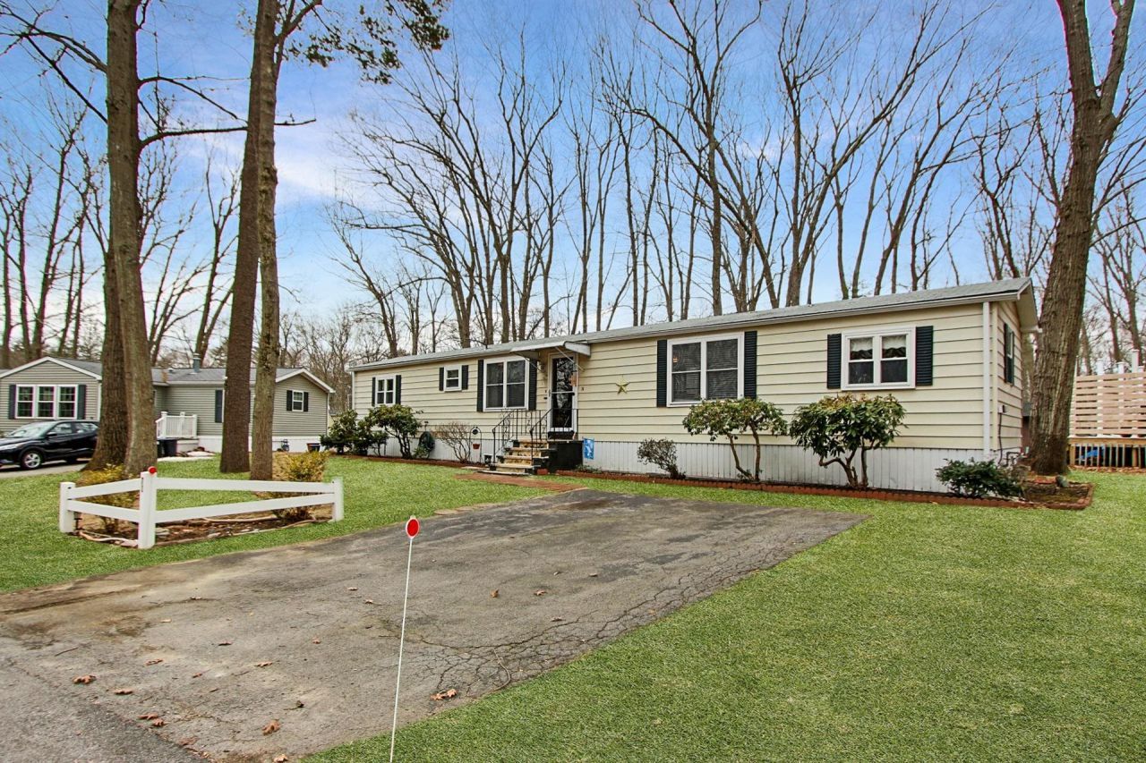 71 Cynthia Circle, Seabrook, NH 03874 Main Photo