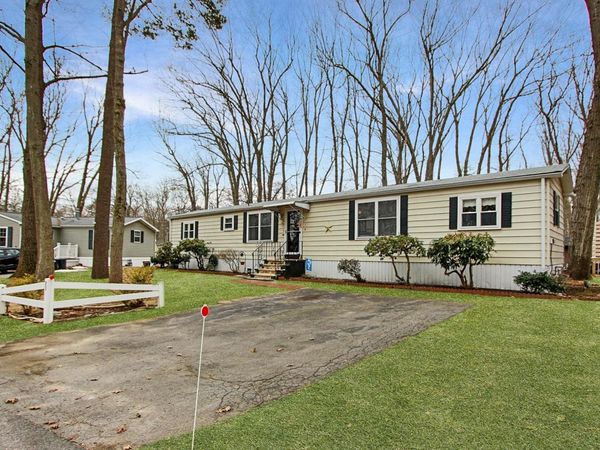 71 Cynthia Circle, Seabrook, NH 03874