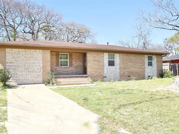 1004 W Cayuga Drive, Athens, TX 75751