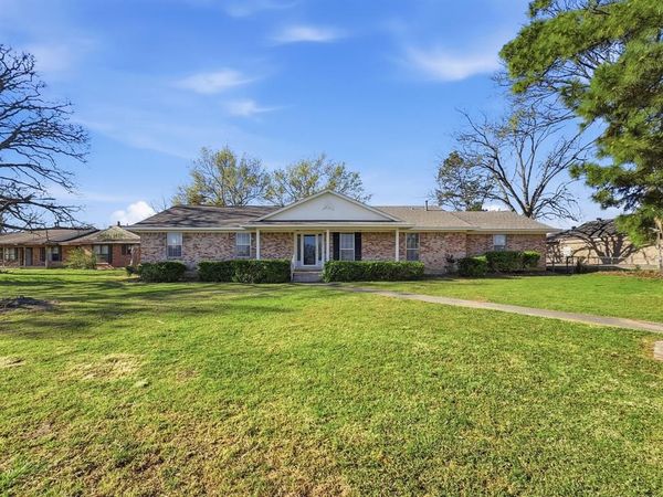 312 Charlie Drive , Whitesboro, TX 76273