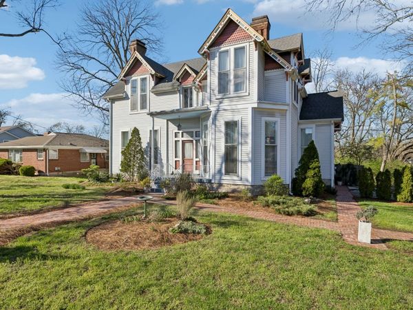 2500 Woodlawn Dr , Nashville, TN 37212