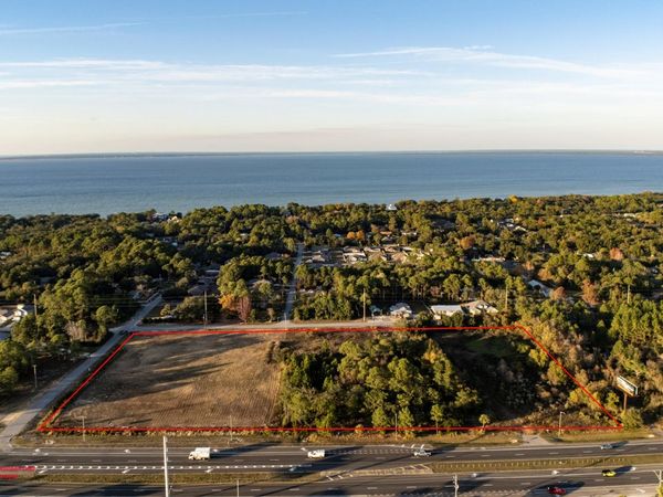 5199 Gulf Breeze Parkway, Gulf Breeze, FL 00000